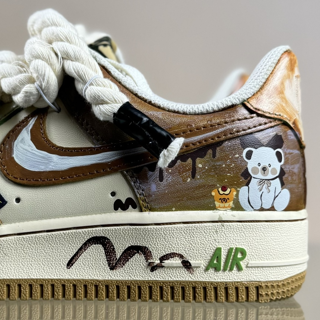 260 Nike Air Force 1'07 Low ”Milk Coffee Bear” 手绘涂鸦 奶咖小熊 空军一号低帮休闲板鞋 XL2321-666