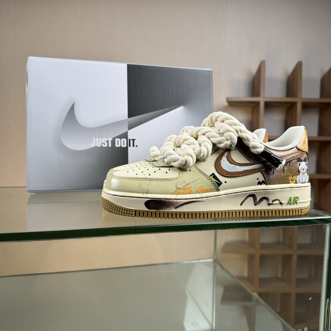 260 Nike Air Force 1'07 Low ”Milk Coffee Bear” 手绘涂鸦 奶咖小熊 空军一号低帮休闲板鞋 XL2321-666