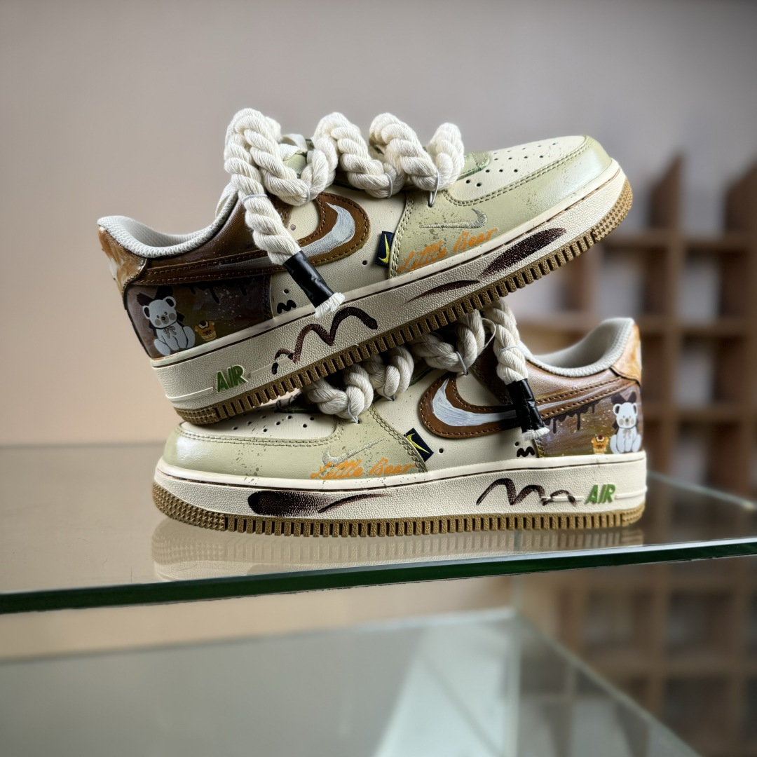 260 Nike Air Force 1'07 Low ”Milk Coffee Bear” 手绘涂鸦 奶咖小熊 空军一号低帮休闲板鞋 XL2321-666