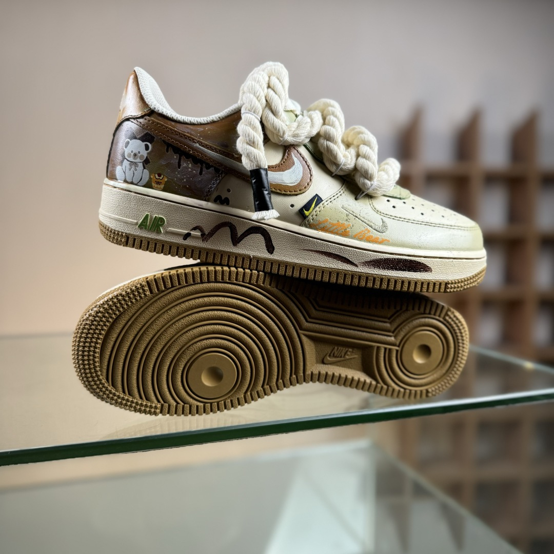 260 Nike Air Force 1'07 Low ”Milk Coffee Bear” 手绘涂鸦 奶咖小熊 空军一号低帮休闲板鞋 XL2321-666