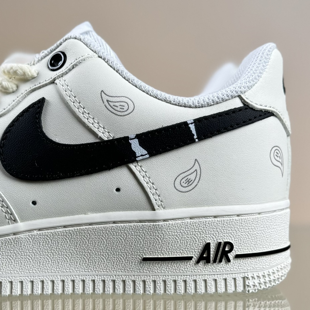 260 Nike Air Force 1'07 Low 联名 白黑 空军一号低帮休闲板鞋 ZH0318-128