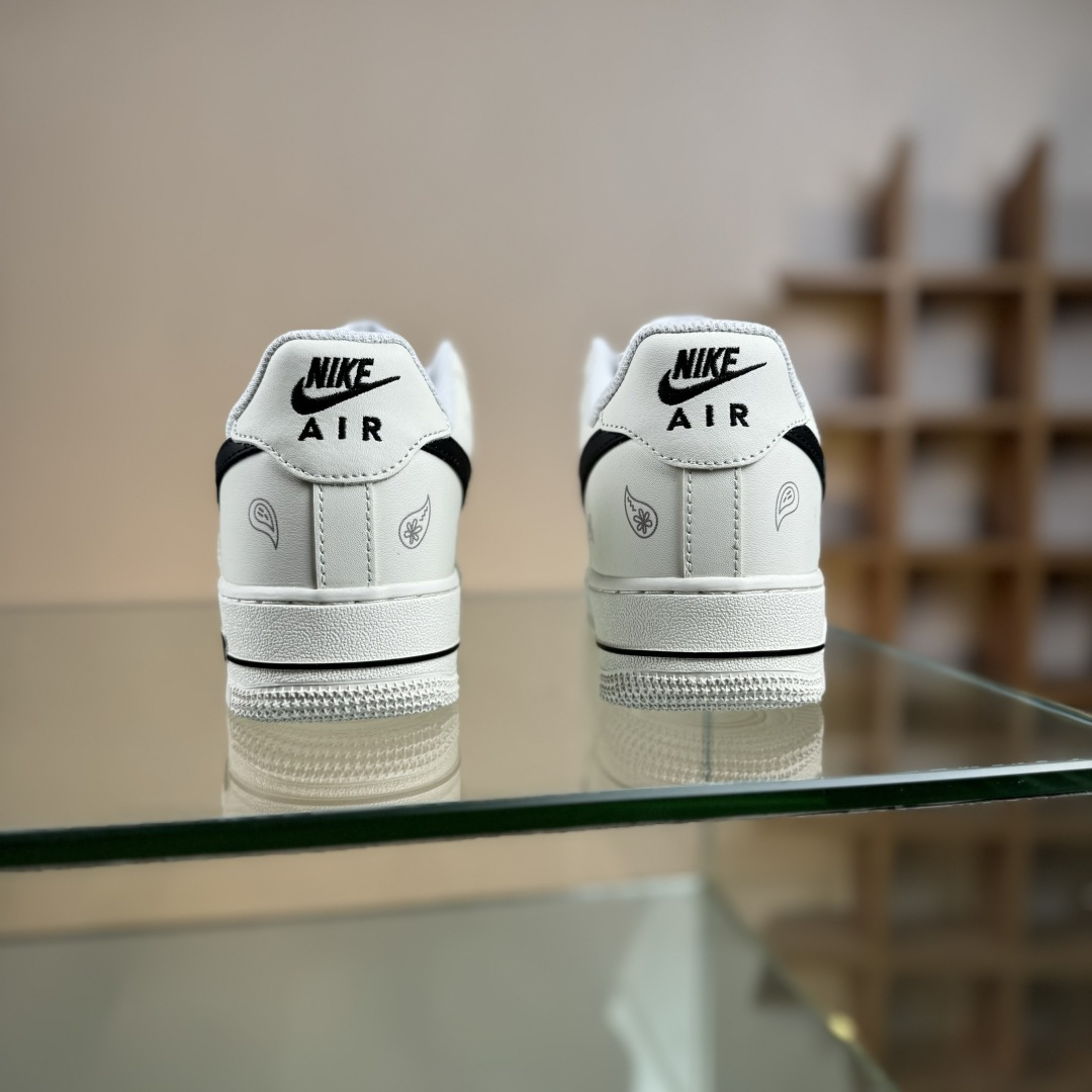 260 Nike Air Force 1'07 Low 联名 白黑 空军一号低帮休闲板鞋 ZH0318-128