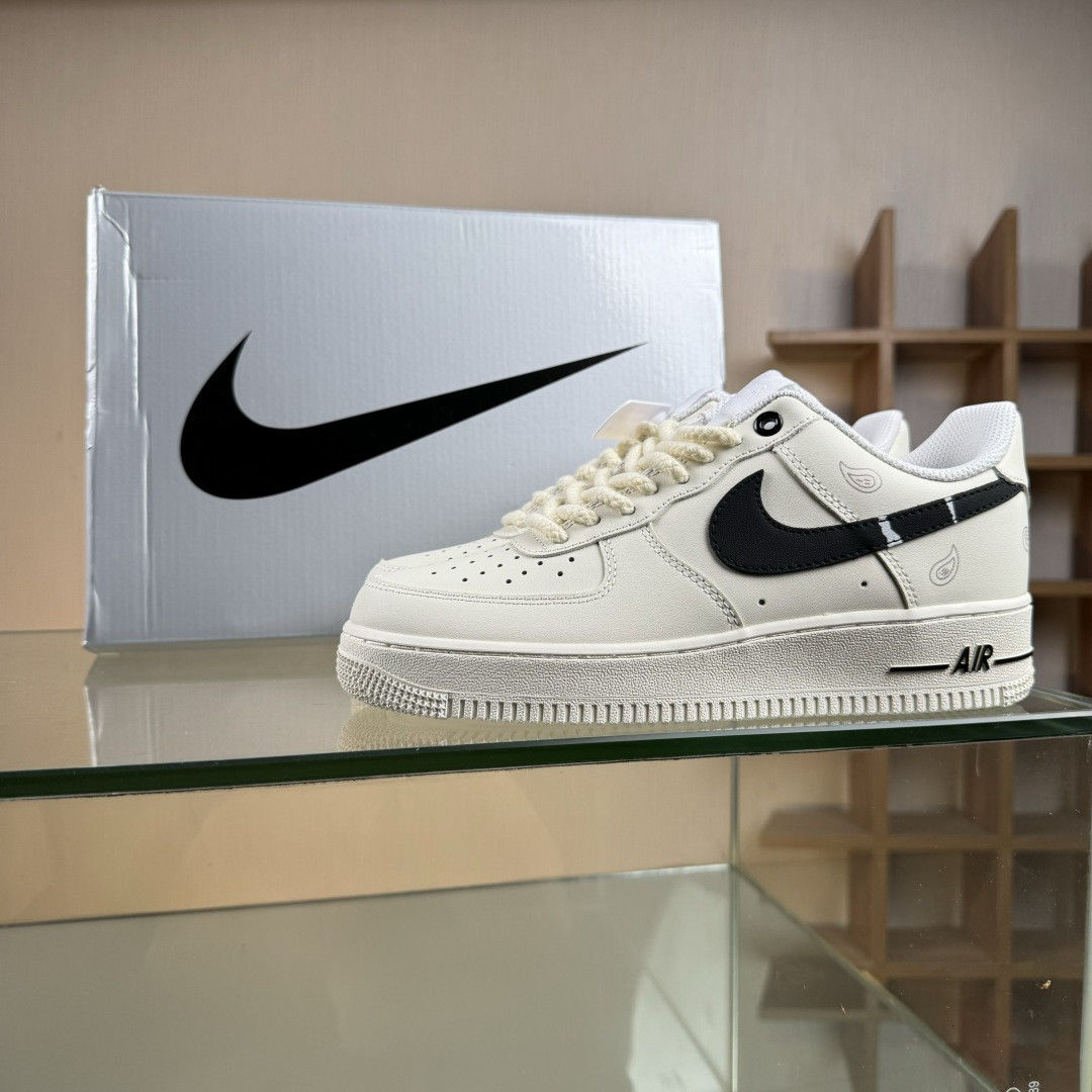 260 Nike Air Force 1'07 Low 联名 白黑 空军一号低帮休闲板鞋 ZH0318-128