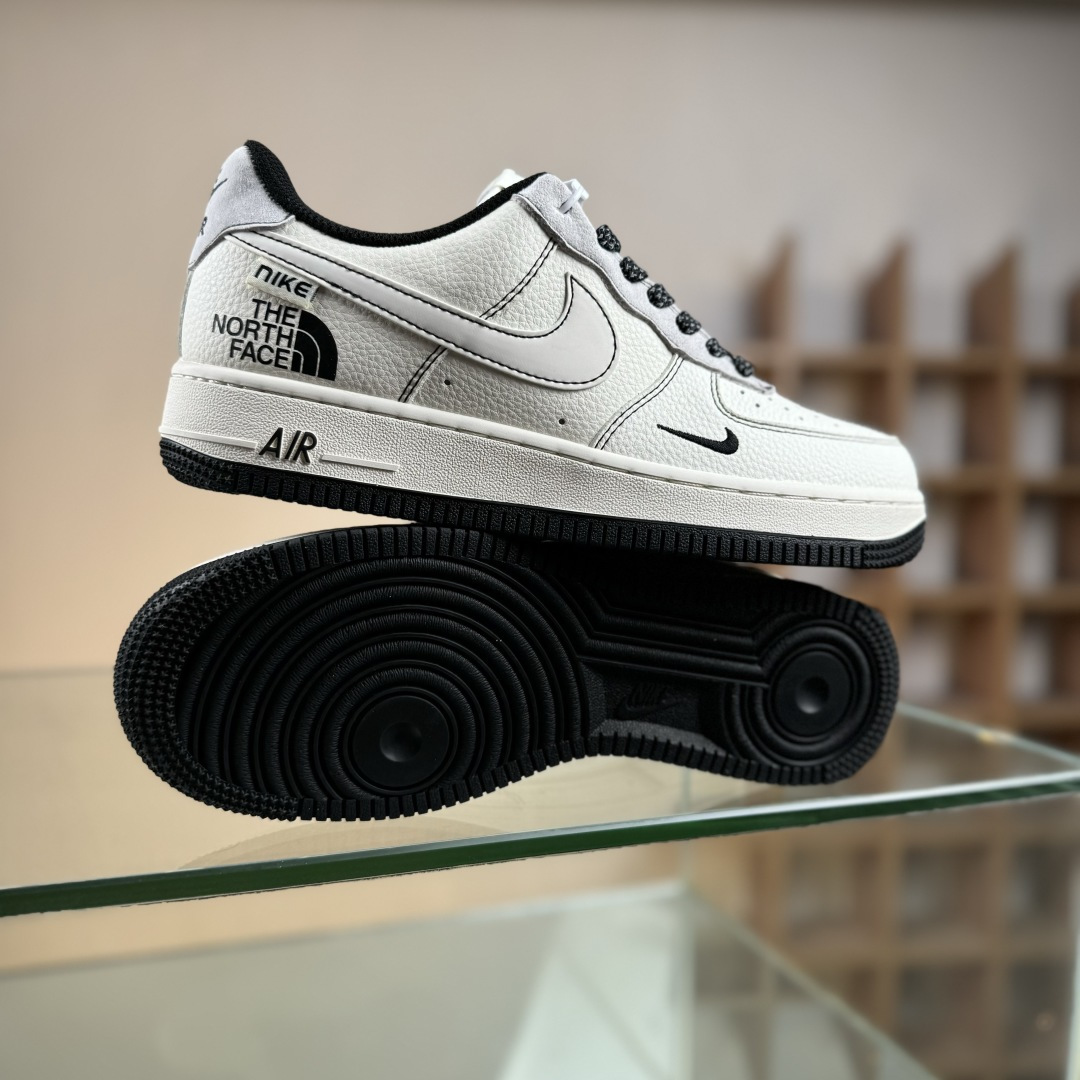 260 Nike Air Force 1 Low 07 x The North Face 白黑小勾满天星 JS8028-015