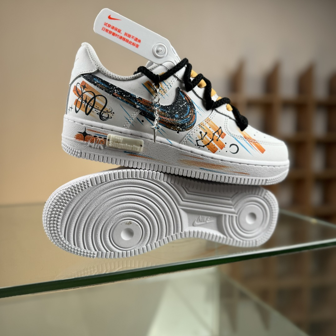 Nike Air Force 1'07 Low ”Scorpio” 手绘涂鸦 十二星座系列 天蝎座 空军一号低帮休闲板鞋-莆田鞋,莆田鞋货源,高仿鞋,高仿鞋货源,安福档口,莆田高仿鞋,莆田鞋批发,高仿鞋批发,莆田高仿运动鞋,高仿运动鞋,莆田运动鞋 Nike Air Force 1'07 Low ”Scorpio” 手绘涂鸦 十二星座系列 天蝎座 空军一号低帮休闲板鞋