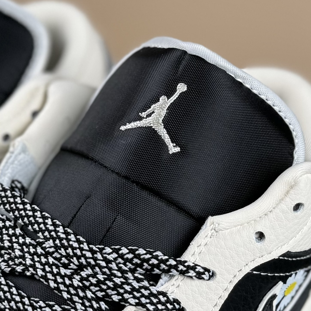 Nike Jordan Air Jordan 1 小雏菊 白黑小勾满天星 LJ2025-002-莆田鞋,莆田鞋货源,高仿鞋,高仿鞋货源,安福档口,莆田高仿鞋,莆田鞋批发,高仿鞋批发,莆田高仿运动鞋,高仿运动鞋,莆田运动鞋 Nike Jordan Air Jordan 1 小雏菊 白黑小勾满天星 LJ2025-002