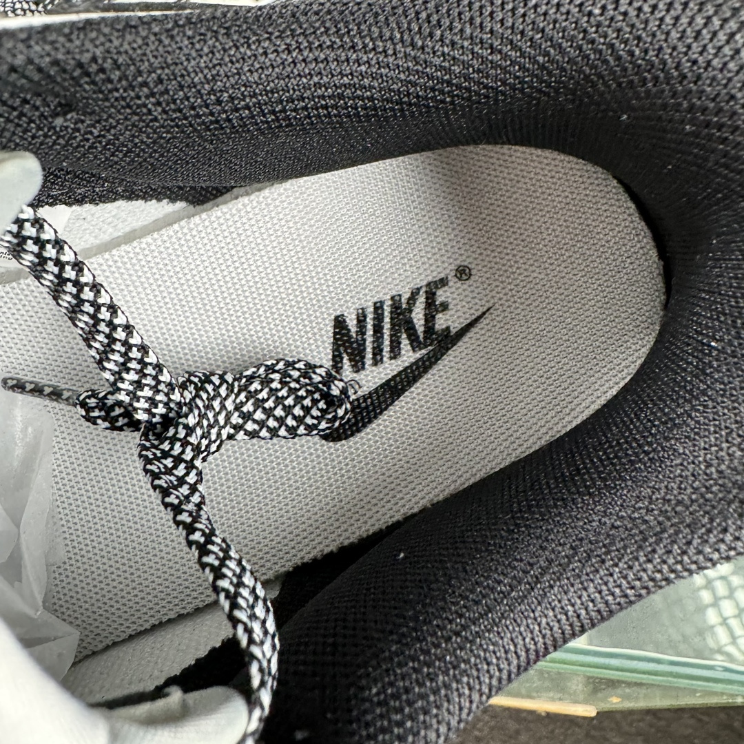 Nike SB Dunk Low x Louis Vuitton 黑白小勾满天星 HT5088-608-莆田鞋,莆田鞋货源,高仿鞋,高仿鞋货源,安福档口,莆田高仿鞋,莆田鞋批发,高仿鞋批发,莆田高仿运动鞋,高仿运动鞋,莆田运动鞋 Nike SB Dunk Low x Louis Vuitton 黑白小勾满天星 HT5088-608