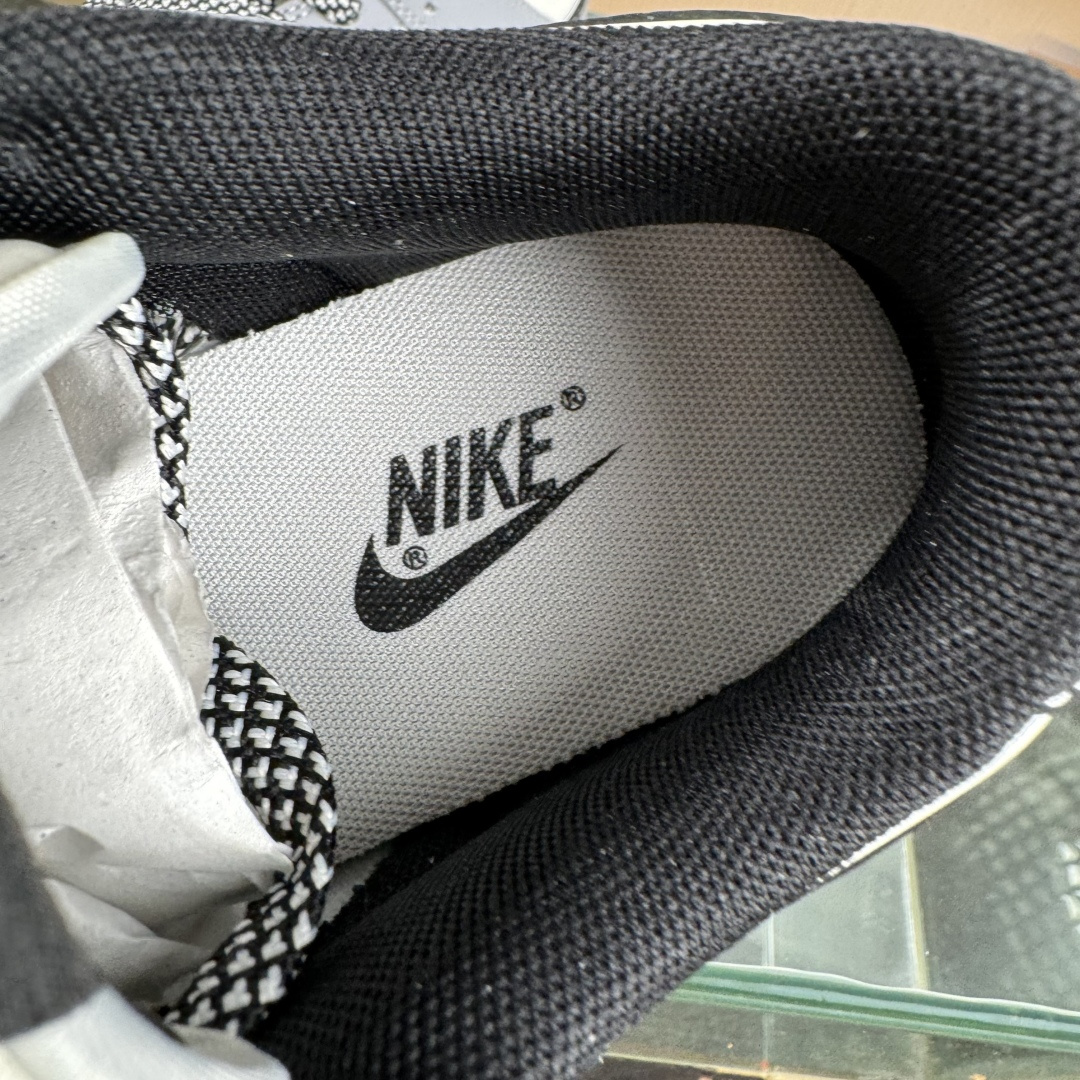 Nike SB Dunk Low x GUCCI 灰白黑小勾满天星 CS1688-134-莆田鞋,莆田鞋货源,高仿鞋,高仿鞋货源,安福档口,莆田高仿鞋,莆田鞋批发,高仿鞋批发,莆田高仿运动鞋,高仿运动鞋,莆田运动鞋 Nike SB Dunk Low x GUCCI 灰白黑小勾满天星 CS1688-134