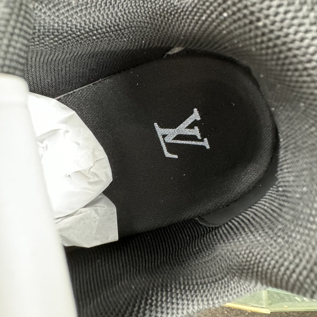 最新配色 驴家 LV x NiGo 联名 Trainer-莆田鞋,莆田鞋货源,高仿鞋,高仿鞋货源,安福档口,莆田高仿鞋,莆田鞋批发,高仿鞋批发,莆田高仿运动鞋,高仿运动鞋,莆田运动鞋 最新配色 驴家 LV x NiGo 联名 Trainer