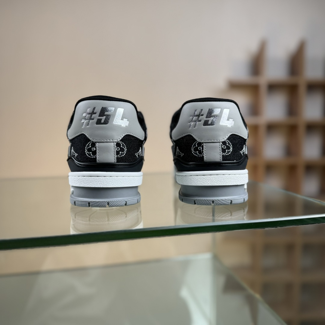 最新配色 驴家 LV x NiGo 联名 Trainer-莆田鞋,莆田鞋货源,高仿鞋,高仿鞋货源,安福档口,莆田高仿鞋,莆田鞋批发,高仿鞋批发,莆田高仿运动鞋,高仿运动鞋,莆田运动鞋 最新配色 驴家 LV x NiGo 联名 Trainer