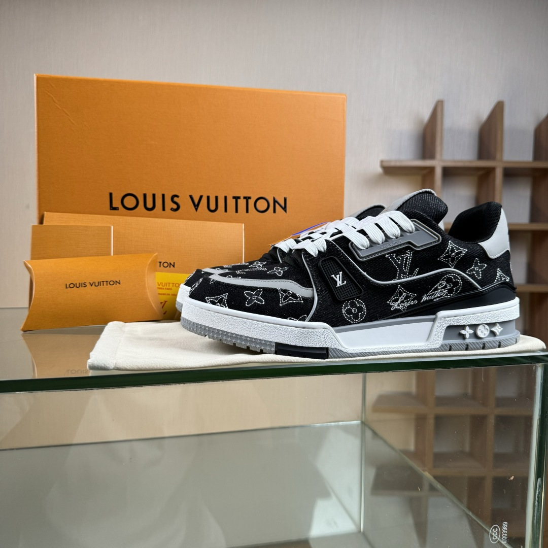 最新配色 驴家 LV x NiGo 联名 Trainer-莆田鞋,莆田鞋货源,高仿鞋,高仿鞋货源,安福档口,莆田高仿鞋,莆田鞋批发,高仿鞋批发,莆田高仿运动鞋,高仿运动鞋,莆田运动鞋 最新配色 驴家 LV x NiGo 联名 Trainer