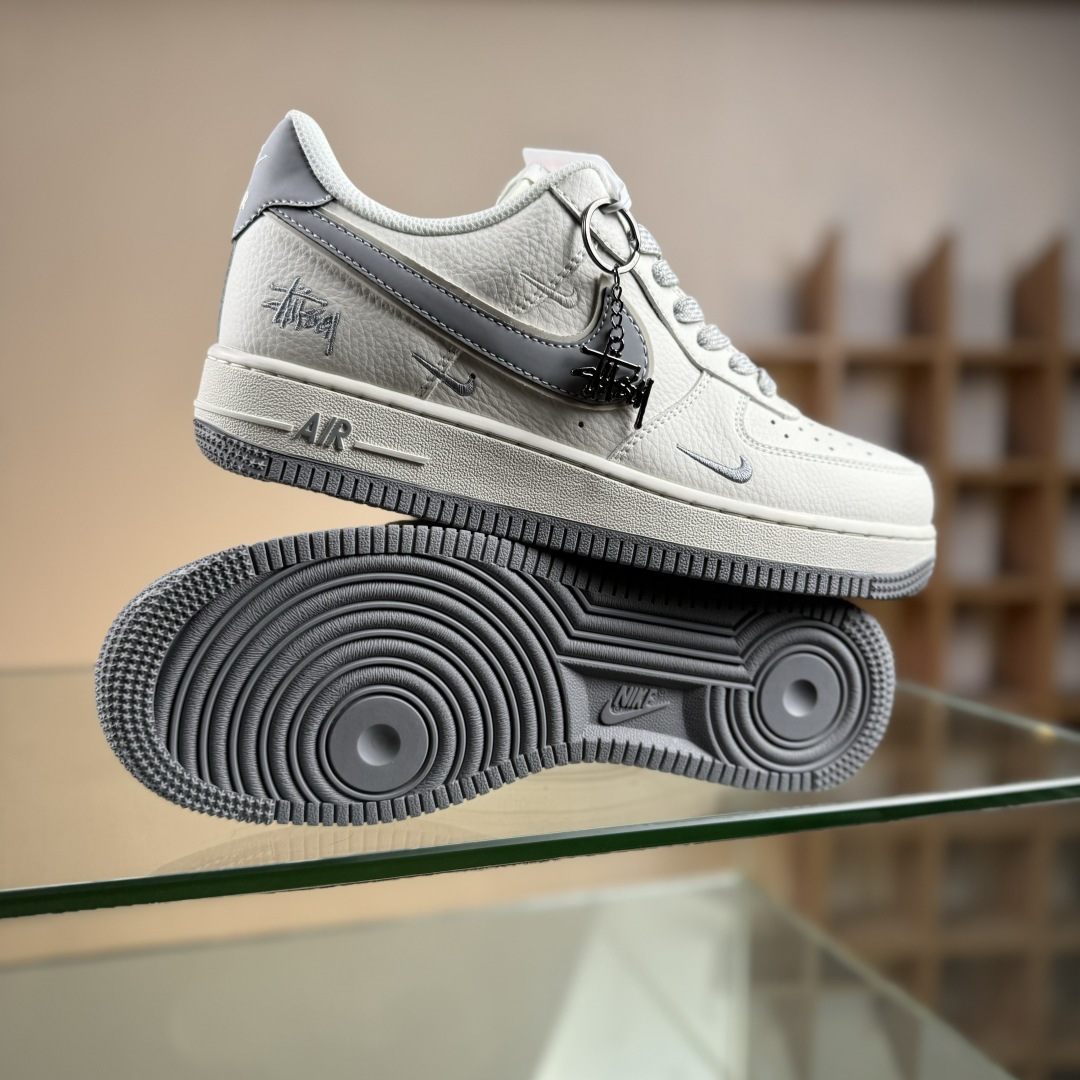 Nike Air Force 1 Low 07 x Stussy 白灰三小勾满天星 CS5288-040-莆田鞋,莆田鞋货源,高仿鞋,高仿鞋货源,安福档口,莆田高仿鞋,莆田鞋批发,高仿鞋批发,莆田高仿运动鞋,高仿运动鞋,莆田运动鞋 Nike Air Force 1 Low 07 x Stussy 白灰三小勾满天星 CS5288-040