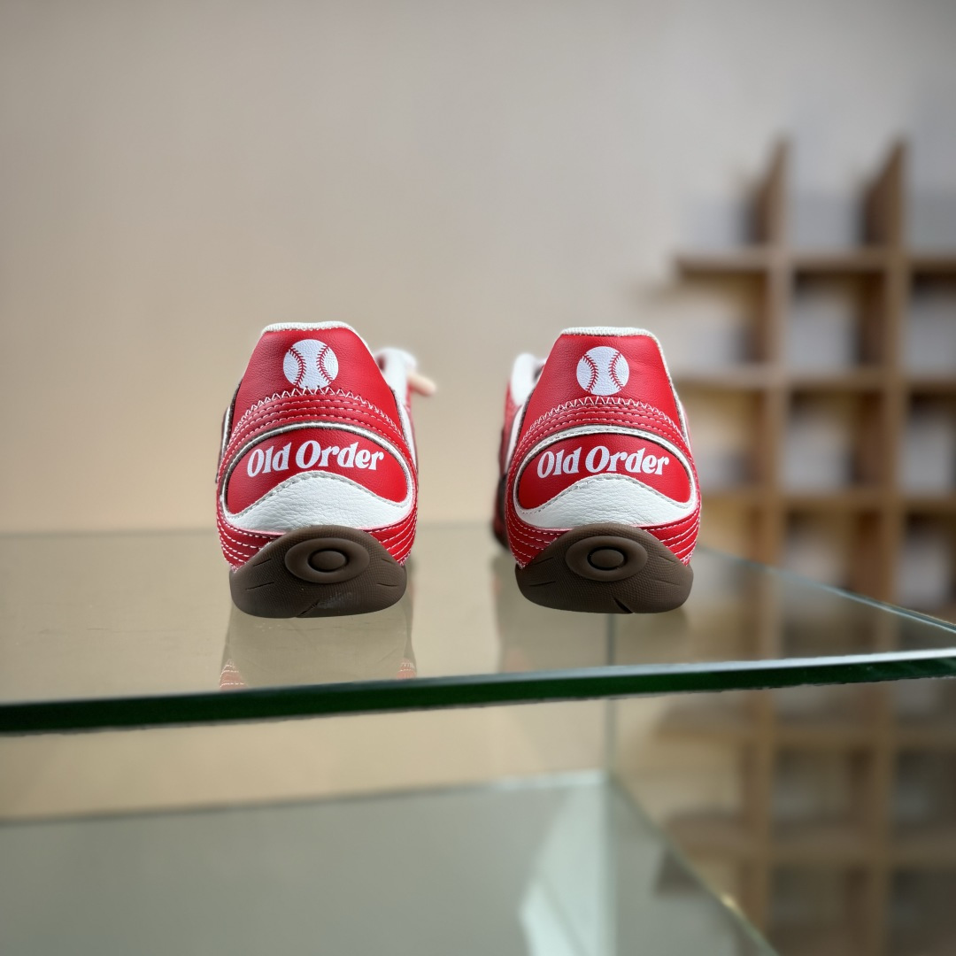 OLD ORDER Turbo-Lite芭蕾复古德训鞋 Hello Kitty联名大红配色超独特百搭 O2320814-莆田鞋,莆田鞋货源,高仿鞋,高仿鞋货源,安福档口,莆田高仿鞋,莆田鞋批发,高仿鞋批发,莆田高仿运动鞋,高仿运动鞋,莆田运动鞋 OLD ORDER Turbo-Lite芭蕾复古德训鞋 Hello Kitty联名大红配色超独特百搭 O2320814