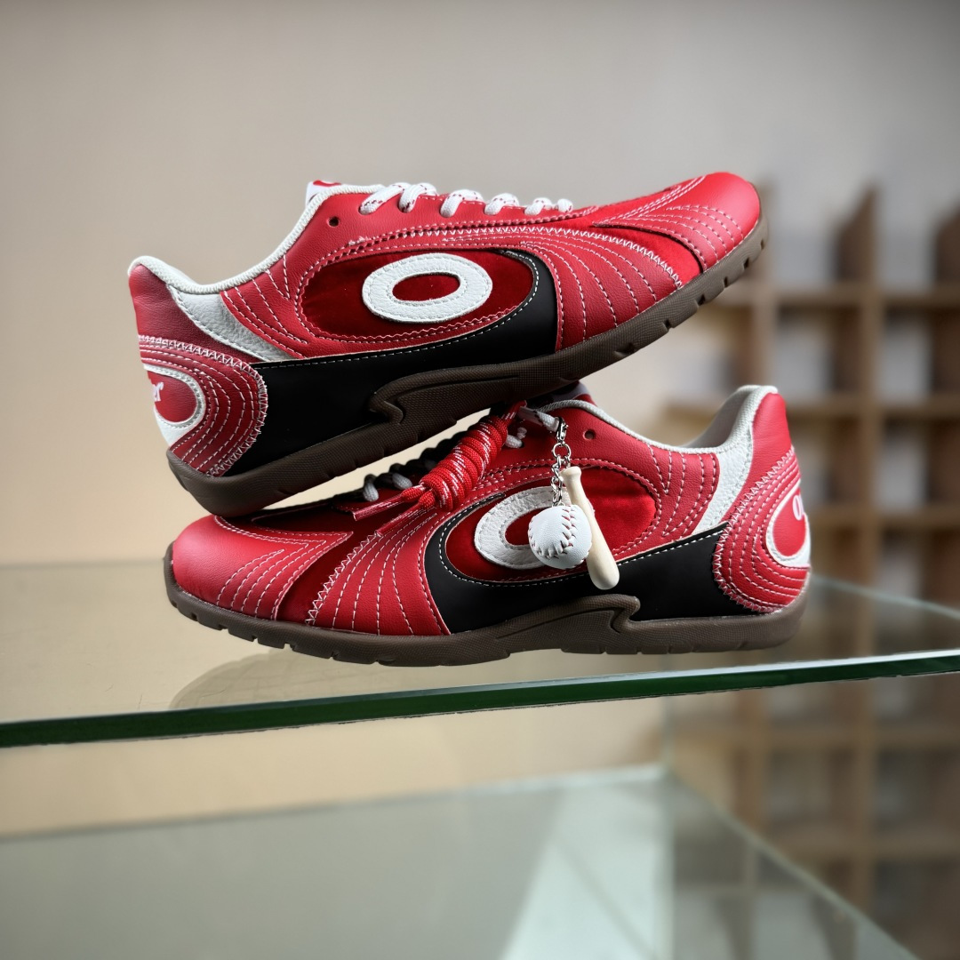 OLD ORDER Turbo-Lite芭蕾复古德训鞋 Hello Kitty联名大红配色超独特百搭 O2320814-莆田鞋,莆田鞋货源,高仿鞋,高仿鞋货源,安福档口,莆田高仿鞋,莆田鞋批发,高仿鞋批发,莆田高仿运动鞋,高仿运动鞋,莆田运动鞋 OLD ORDER Turbo-Lite芭蕾复古德训鞋 Hello Kitty联名大红配色超独特百搭 O2320814