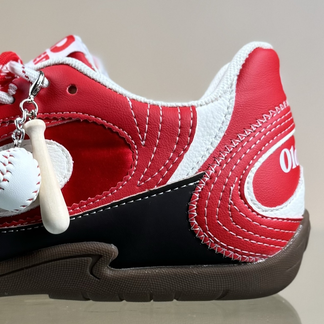 OLD ORDER Turbo-Lite芭蕾复古德训鞋 Hello Kitty联名大红配色超独特百搭 O2320814-莆田鞋,莆田鞋货源,高仿鞋,高仿鞋货源,安福档口,莆田高仿鞋,莆田鞋批发,高仿鞋批发,莆田高仿运动鞋,高仿运动鞋,莆田运动鞋 OLD ORDER Turbo-Lite芭蕾复古德训鞋 Hello Kitty联名大红配色超独特百搭 O2320814