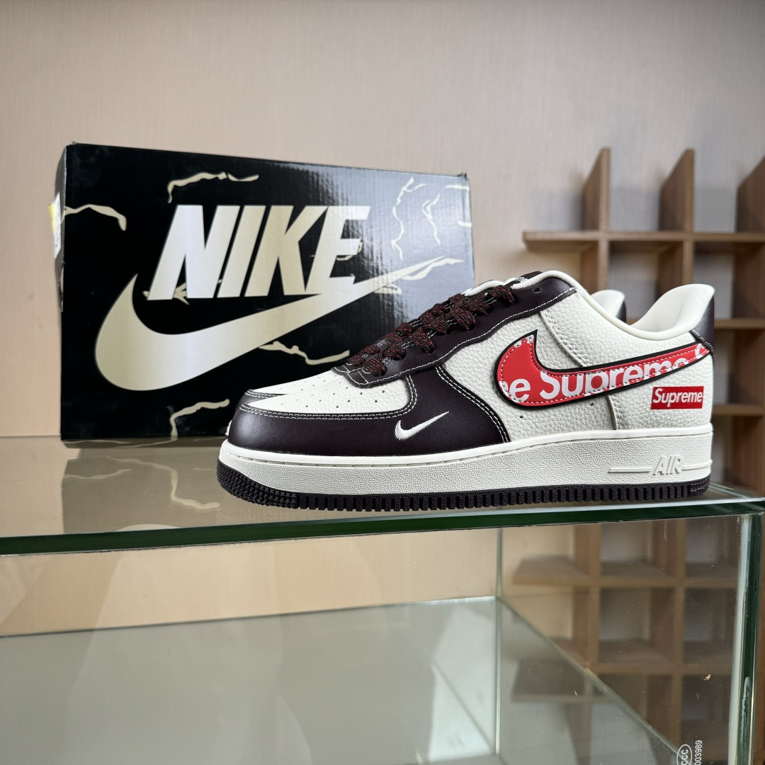 Nike Air Force 1 Low 07 x Superme 棕白红小勾满天星 KJ1688-019-莆田鞋,莆田鞋货源,高仿鞋,高仿鞋货源,安福档口,莆田高仿鞋,莆田鞋批发,高仿鞋批发,莆田高仿运动鞋,高仿运动鞋,莆田运动鞋 Nike Air Force 1 Low 07 x Superme 棕白红小勾满天星 KJ1688-019