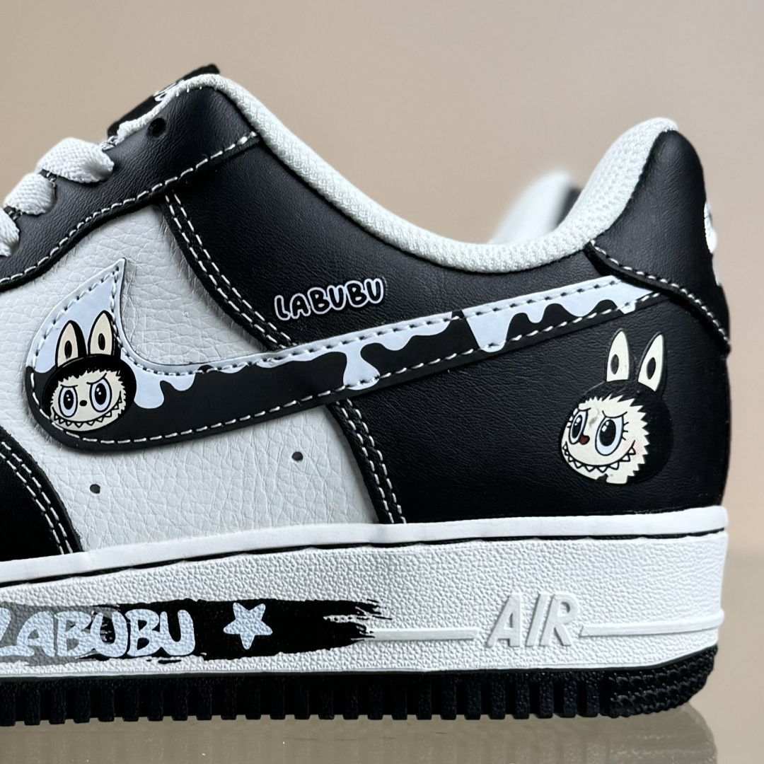 Nike Air Force 1 Low 07 x LABUBU 黑白 KJ5188-001-莆田鞋,莆田鞋货源,高仿鞋,高仿鞋货源,安福档口,莆田高仿鞋,莆田鞋批发,高仿鞋批发,莆田高仿运动鞋,高仿运动鞋,莆田运动鞋 Nike Air Force 1 Low 07 x LABUBU 黑白 KJ5188-001