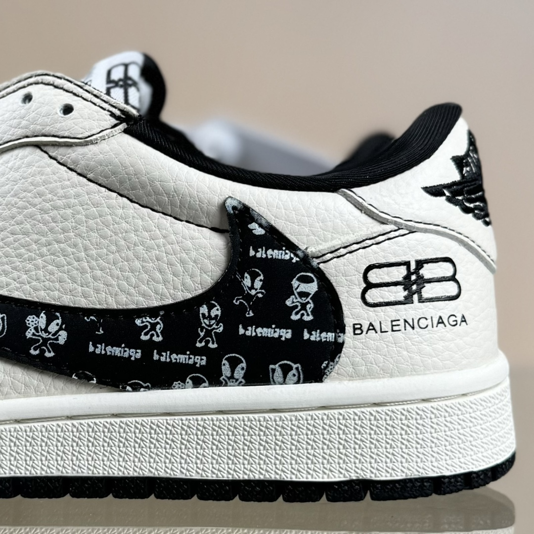 Travis Scott x Nike Air Jordan 1 Low x Balenciaga Air Jordan 1 Low 反转米黑小勾满天星倒钩 DS2025-002-莆田鞋,莆田鞋货源,高仿鞋,高仿鞋货源,安福档口,莆田高仿鞋,莆田鞋批发,高仿鞋批发,莆田高仿运动鞋,高仿运动鞋,莆田运动鞋 Travis Scott x Nike Air Jordan 1 Low x Balenciaga Air Jordan 1 Low 反转米黑小勾满天星倒钩 DS2025-002