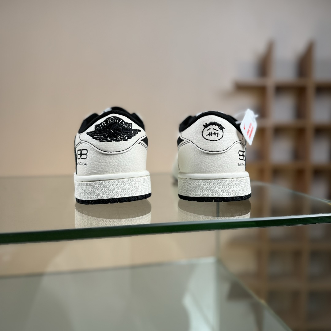 Travis Scott x Nike Air Jordan 1 Low x Balenciaga Air Jordan 1 Low 反转米黑小勾满天星倒钩 DS2025-002-莆田鞋,莆田鞋货源,高仿鞋,高仿鞋货源,安福档口,莆田高仿鞋,莆田鞋批发,高仿鞋批发,莆田高仿运动鞋,高仿运动鞋,莆田运动鞋 Travis Scott x Nike Air Jordan 1 Low x Balenciaga Air Jordan 1 Low 反转米黑小勾满天星倒钩 DS2025-002