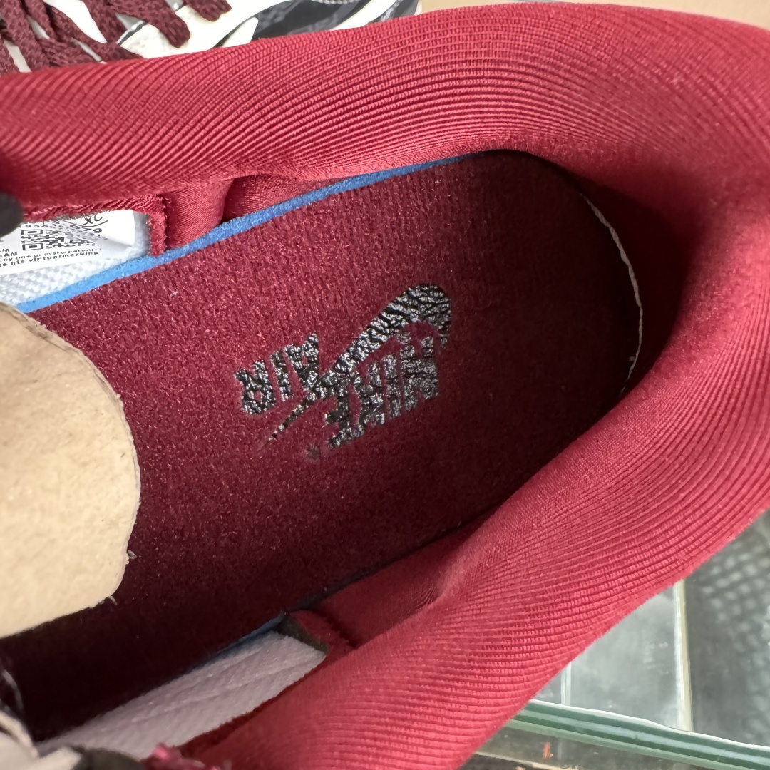 Travis Scott x Fragment Design x Jordan Air Jordan 1 Low SP “棕底白黑” XS2025-079-莆田鞋,莆田鞋货源,高仿鞋,高仿鞋货源,安福档口,莆田高仿鞋,莆田鞋批发,高仿鞋批发,莆田高仿运动鞋,高仿运动鞋,莆田运动鞋 Travis Scott x Fragment Design x Jordan Air Jordan 1 Low SP “棕底白黑” XS2025-079