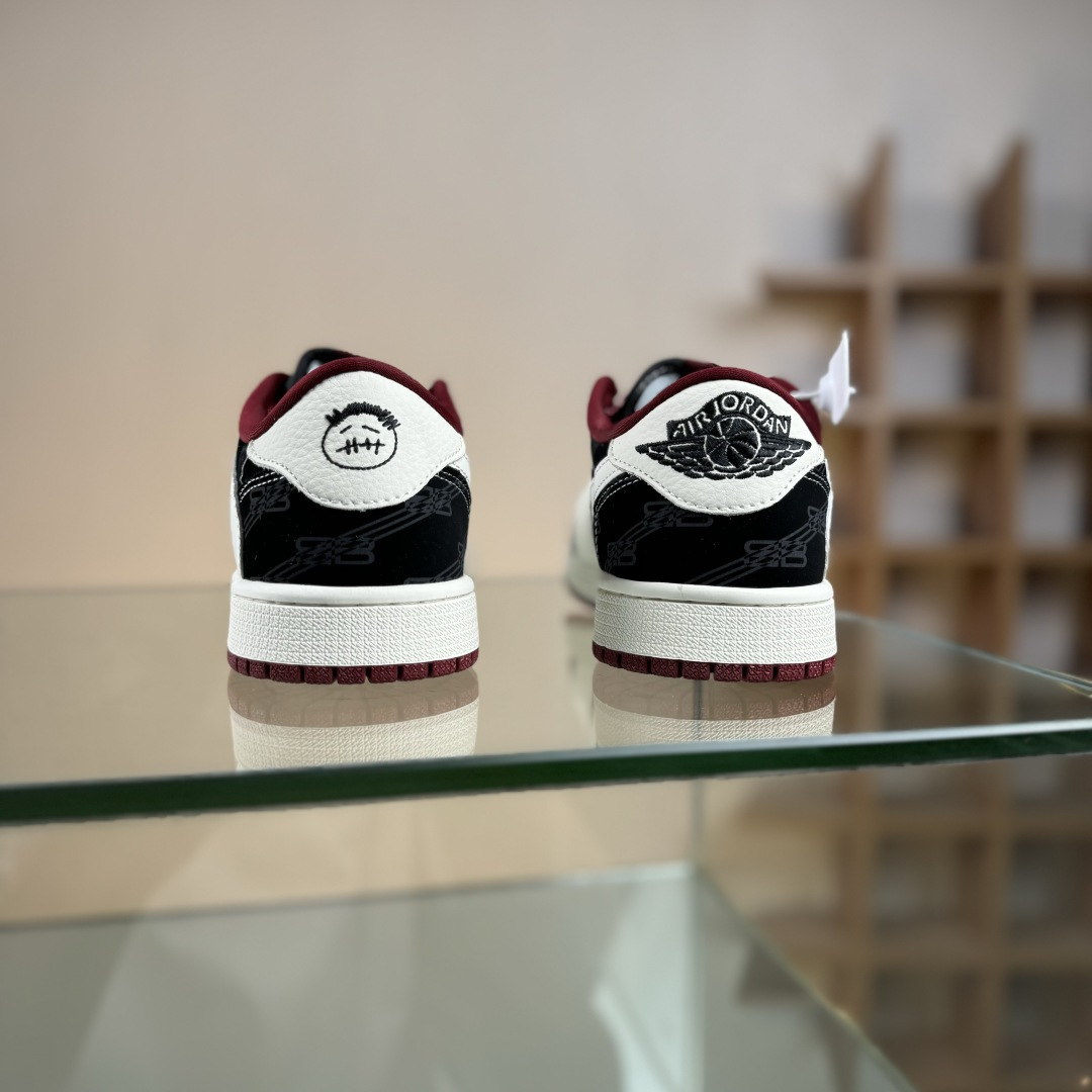 Travis Scott x Fragment Design x Jordan Air Jordan 1 Low SP “棕底白黑” XS2025-079-莆田鞋,莆田鞋货源,高仿鞋,高仿鞋货源,安福档口,莆田高仿鞋,莆田鞋批发,高仿鞋批发,莆田高仿运动鞋,高仿运动鞋,莆田运动鞋 Travis Scott x Fragment Design x Jordan Air Jordan 1 Low SP “棕底白黑” XS2025-079