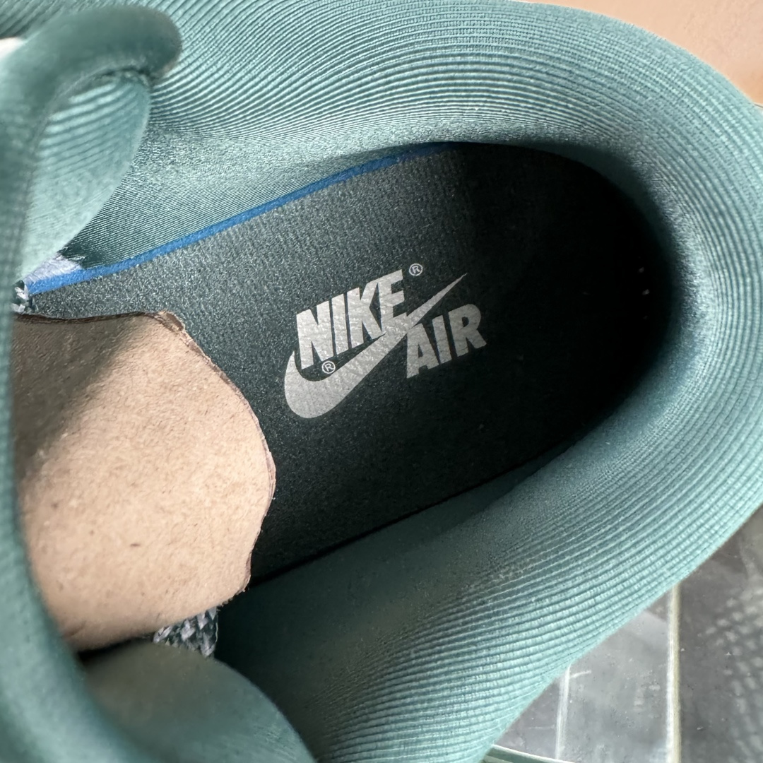 Nike Jordan Air Jordan 1 x GUCCI 绿白小勾满天星 QD1988-004