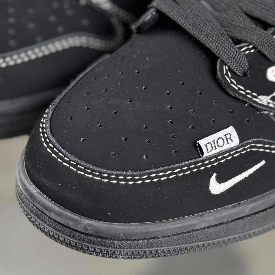 Travis Scott x Nike Air Jordan 1 Low x DIOR Air Jordan 1 Low 反转黑白小勾倒钩 LD2025-036