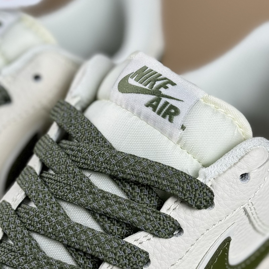 Nike Air Force 1'07 Low 斯图西联名 草绿生胶底 空军一号低帮休闲板鞋 XX3168-127-High Quatity Cheap Brand wholesale wholesaler seller Clothes Bags handbags Sneakers Top Fashion Clothing Shoes from China Factory Chinese suppliers best Quality Beautiful Price Nike Air Force 1'07 Low 斯图西联名 草绿生胶底 空军一号低帮休闲板鞋 XX3168-127