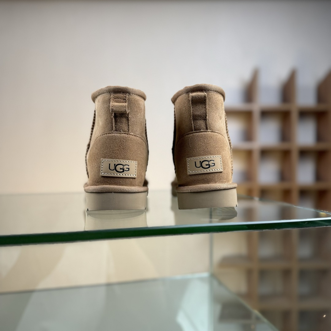 UGG Classic Ultra Mini 周冬雨同款羊毛一体迷你中筒靴 1116109栗色