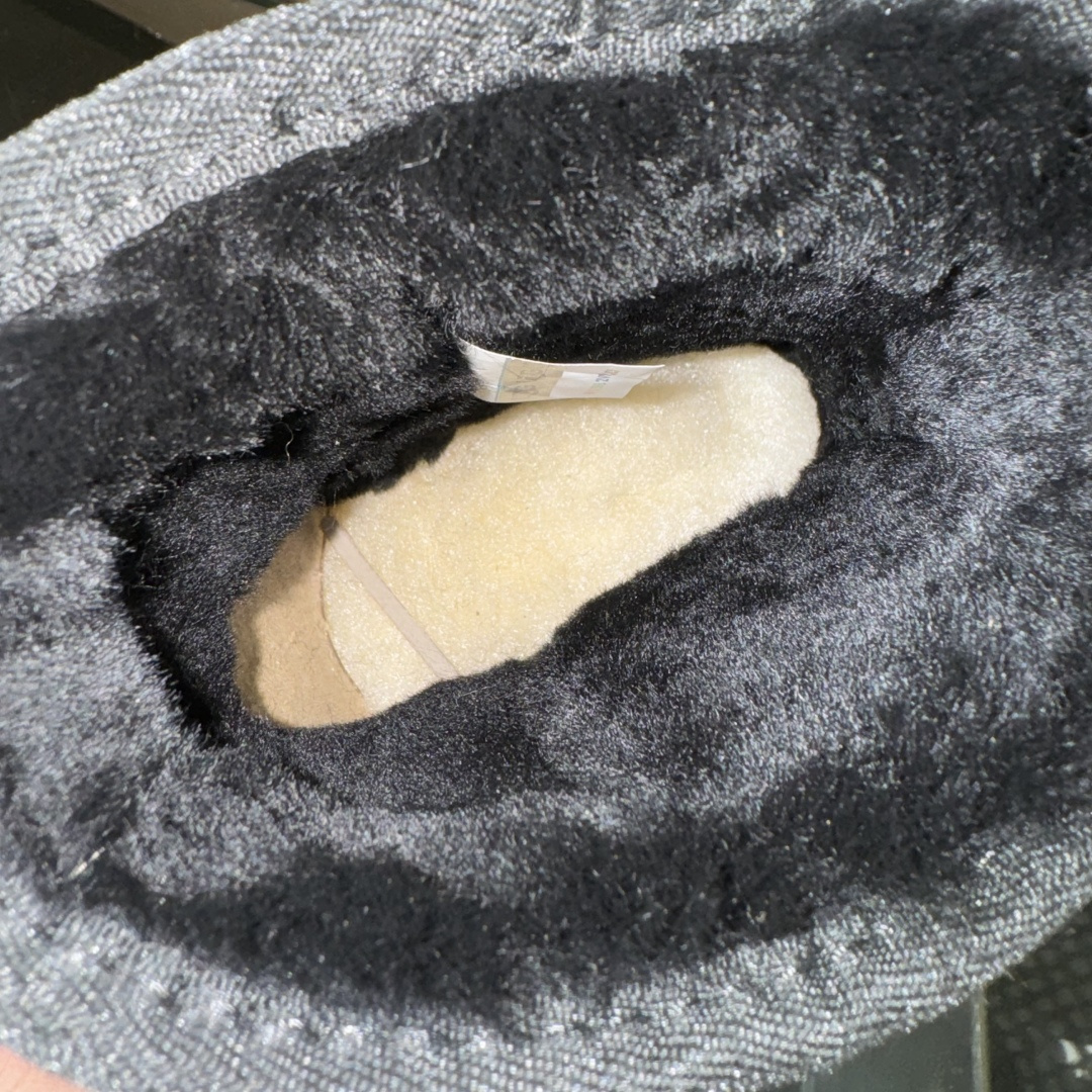 UGG Classic Ultra Mini 周冬雨同款羊毛一体迷你中筒靴 1116109黑色