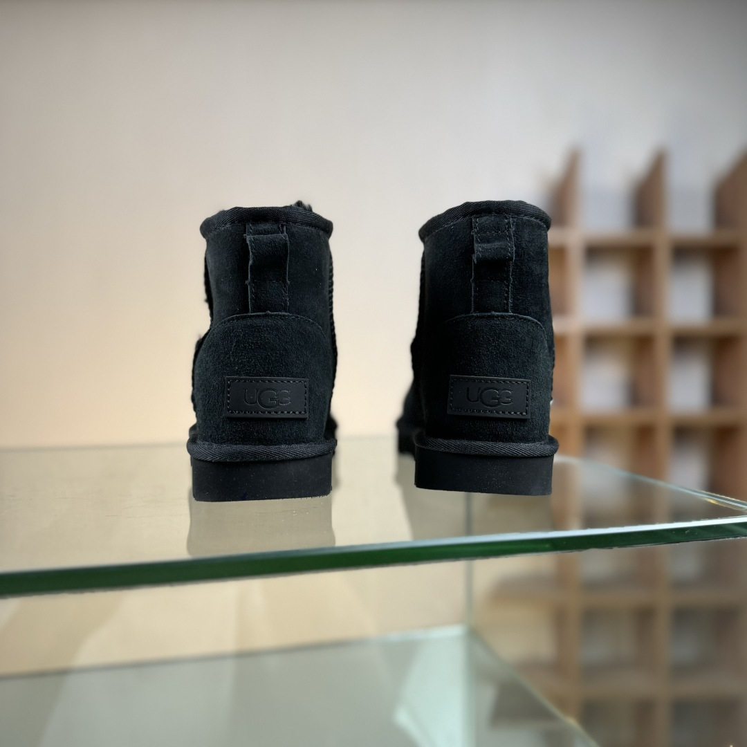 UGG Classic Ultra Mini 周冬雨同款羊毛一体迷你中筒靴 1116109黑色