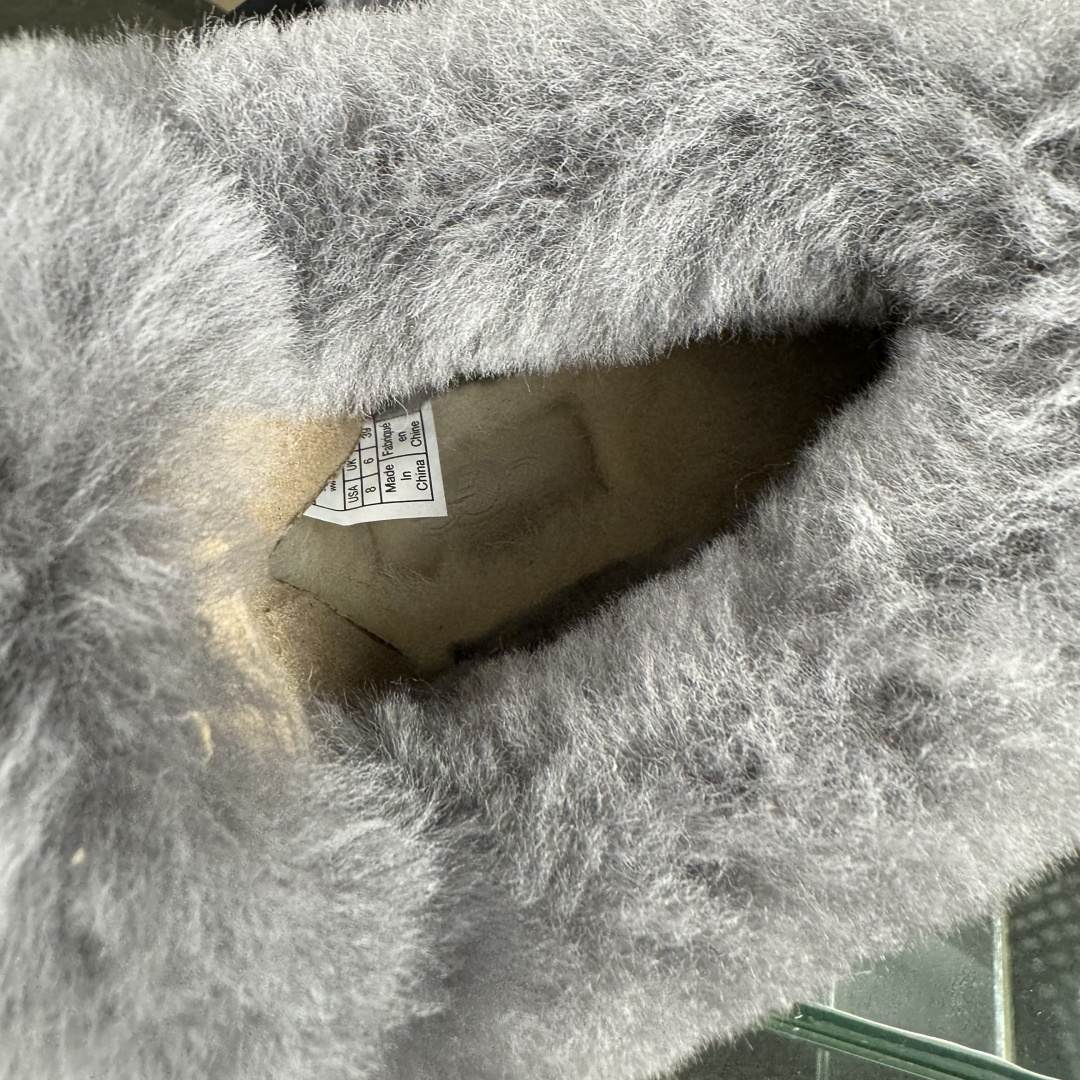 UGG Nita Platform 妮塔厚底款牛剖层革雪地靴 1166733-High Quatity Cheap Brand wholesale wholesaler seller Clothes Bags handbags Sneakers Top Fashion Clothing Shoes from China Factory Chinese suppliers best Quality Beautiful Price UGG Nita Platform 妮塔厚底款牛剖层革雪地靴 1166733