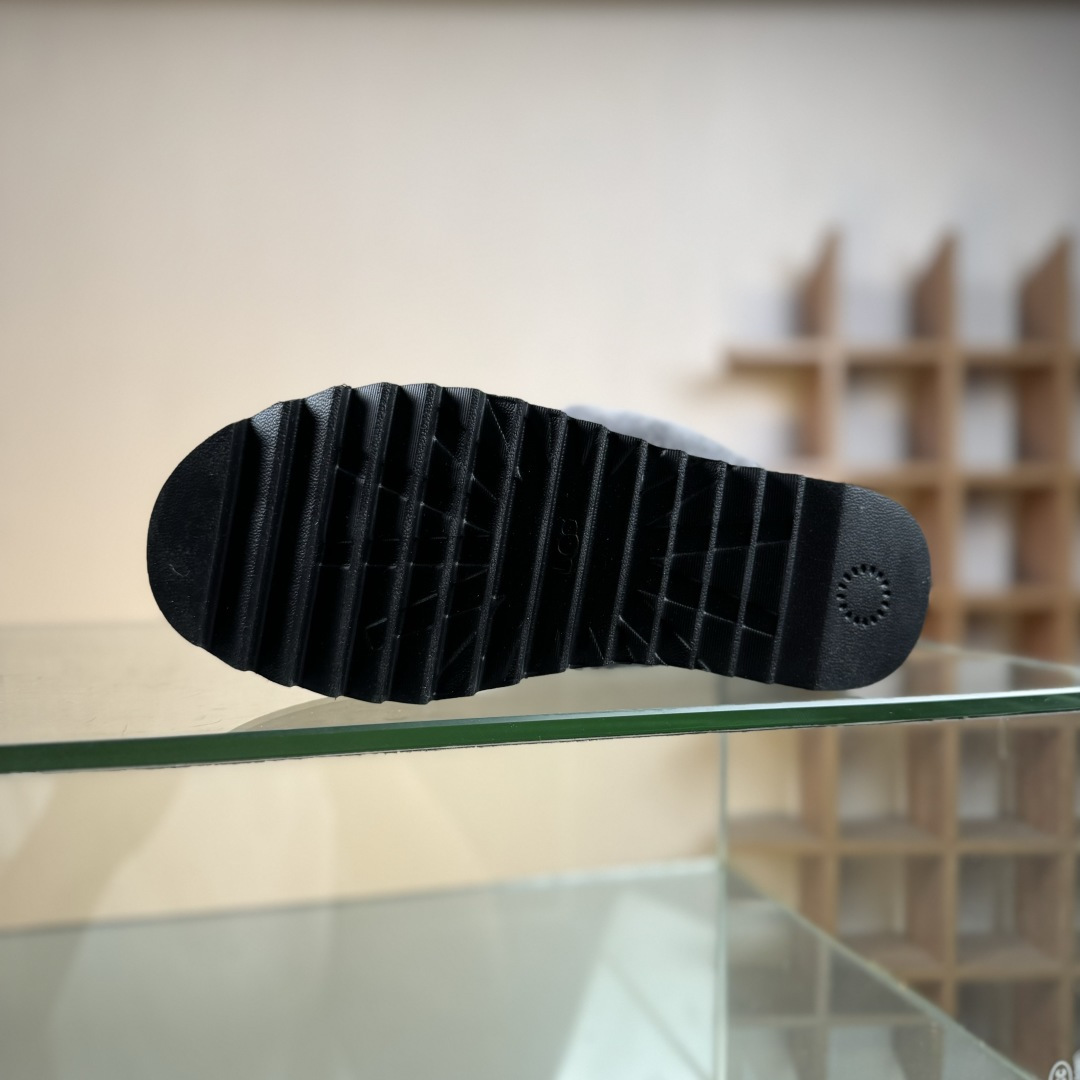 UGG Nita Platform 妮塔厚底款牛剖层革雪地靴 1166733-High Quatity Cheap Brand wholesale wholesaler seller Clothes Bags handbags Sneakers Top Fashion Clothing Shoes from China Factory Chinese suppliers best Quality Beautiful Price UGG Nita Platform 妮塔厚底款牛剖层革雪地靴 1166733