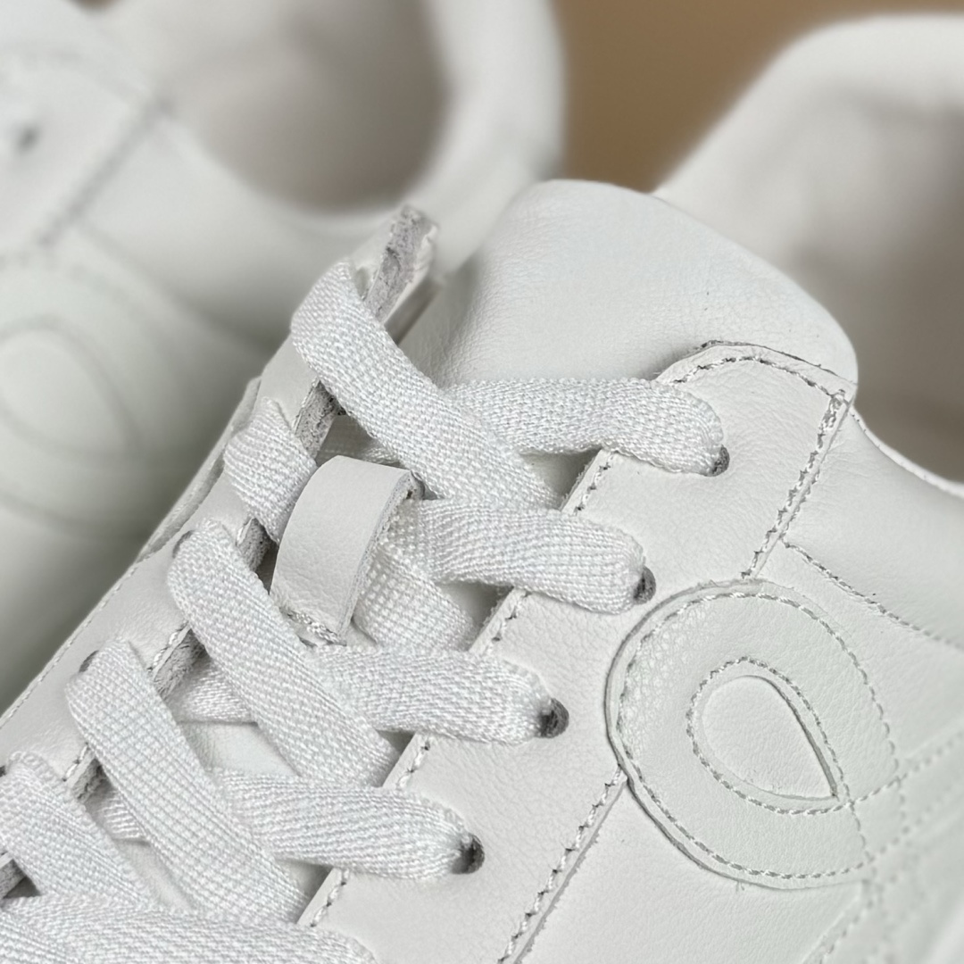 LOEWE罗意威 Jambo 牛皮革 圆头系带低班男鞋