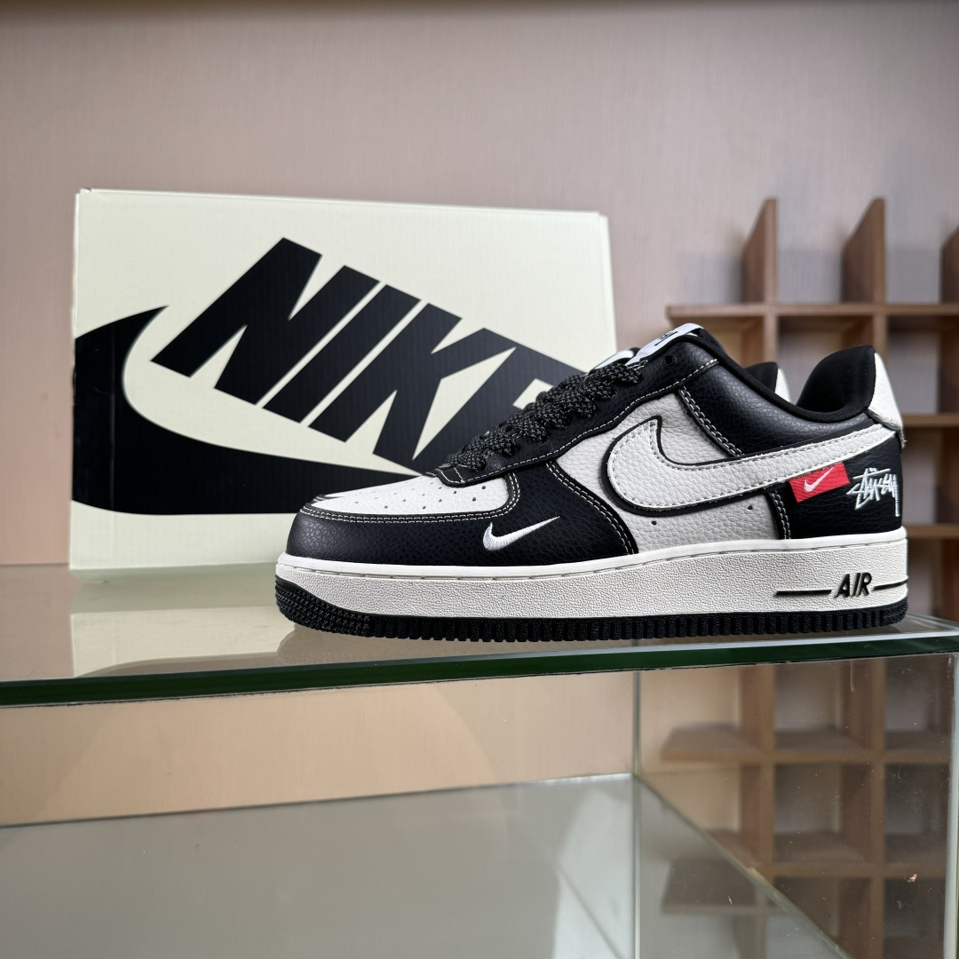 260 Nike Air Force 1'07 Low 斯图西联名 经典黑白熊猫 空军一号低帮休闲板鞋 DD1982-318