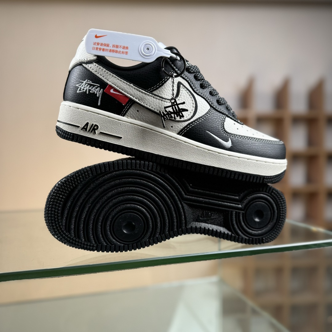 260 Nike Air Force 1'07 Low 斯图西联名 经典黑白熊猫 空军一号低帮休闲板鞋 DD1982-318
