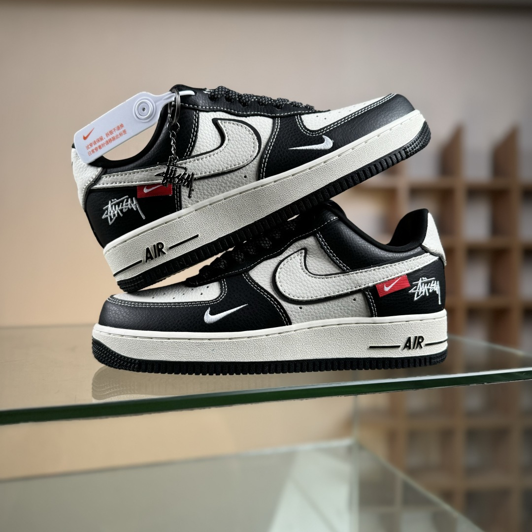 260 Nike Air Force 1'07 Low 斯图西联名 经典黑白熊猫 空军一号低帮休闲板鞋 DD1982-318