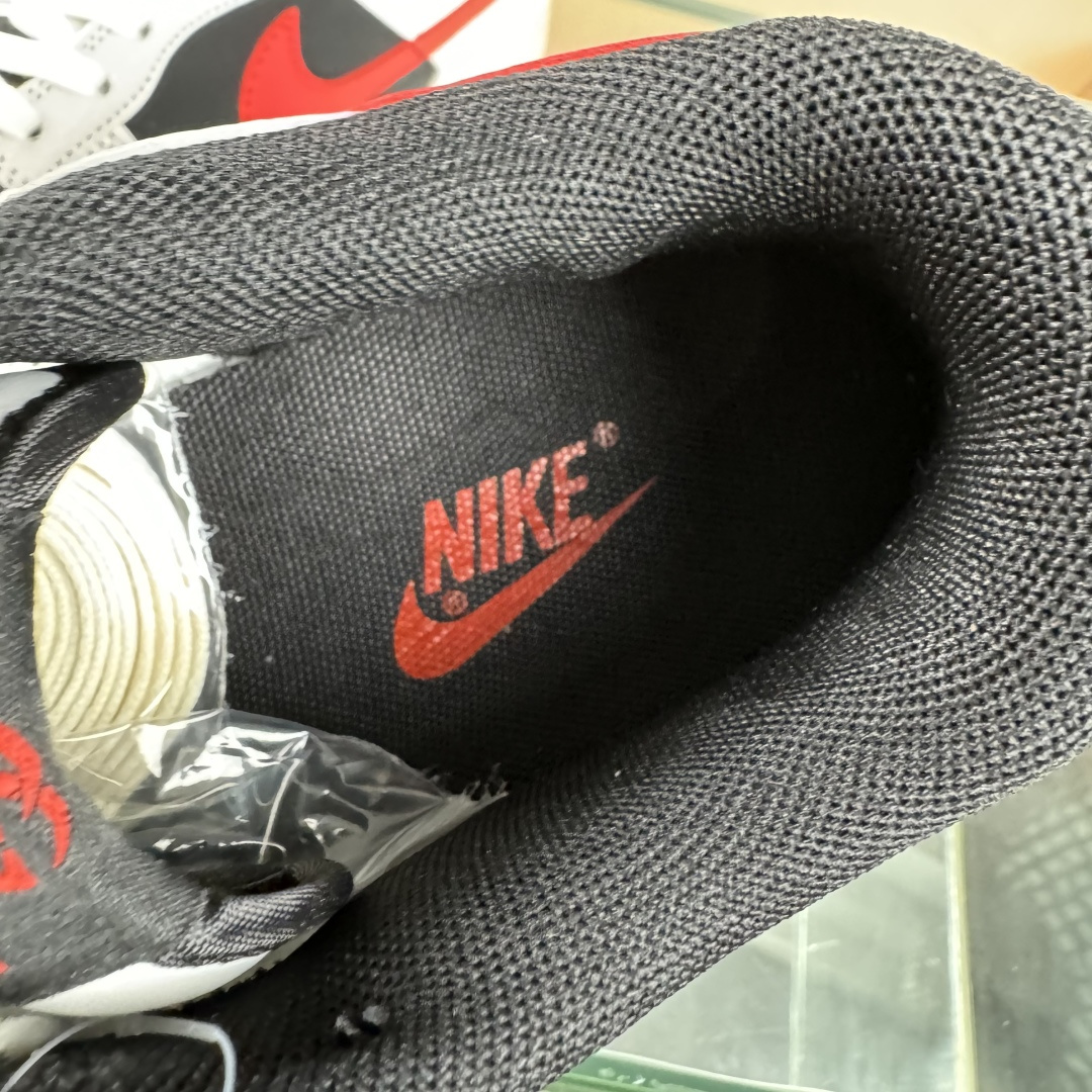 200 高端定制Nike SB Dunk Low 古驰联名— 灰黑红 高端定制 低帮休闲板鞋 XD1588-206