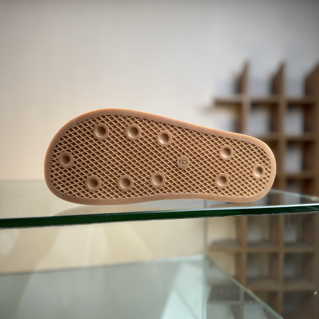 170 adidas originals Adimule 舒适百搭 防磨防滑包头拖鞋 JP8732