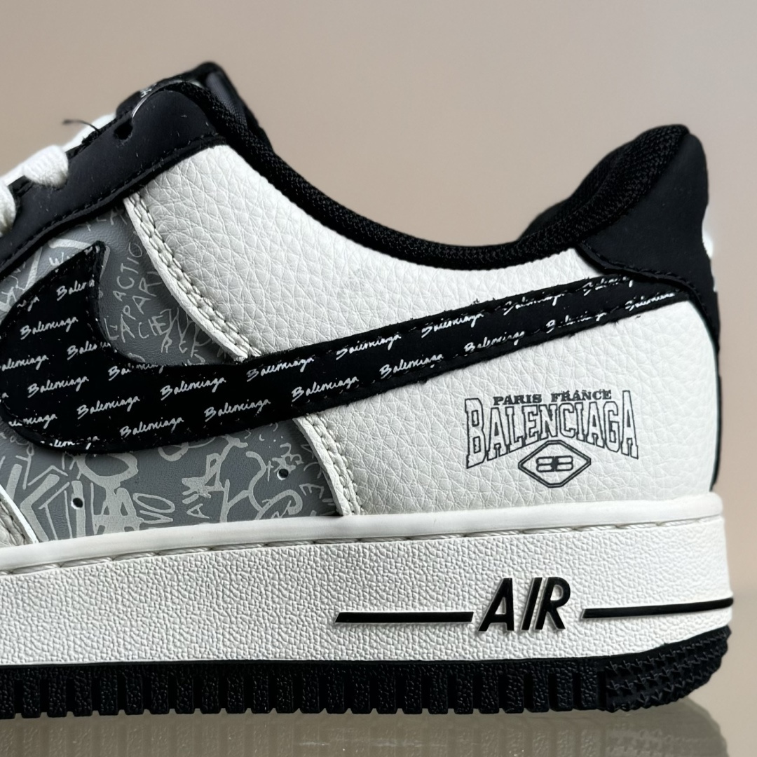 260 Nike Air Force 1'07 Low 巴黎世家联名 米白黑钩印刷 空军一号低帮休闲板鞋 XD2588-611
