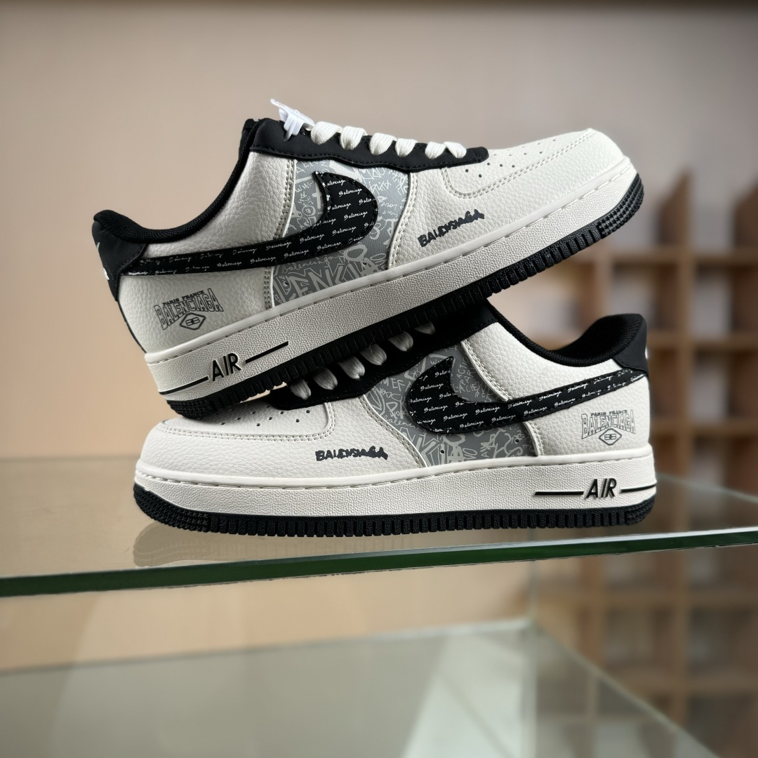 260 Nike Air Force 1'07 Low 巴黎世家联名 米白黑钩印刷 空军一号低帮休闲板鞋 XD2588-611