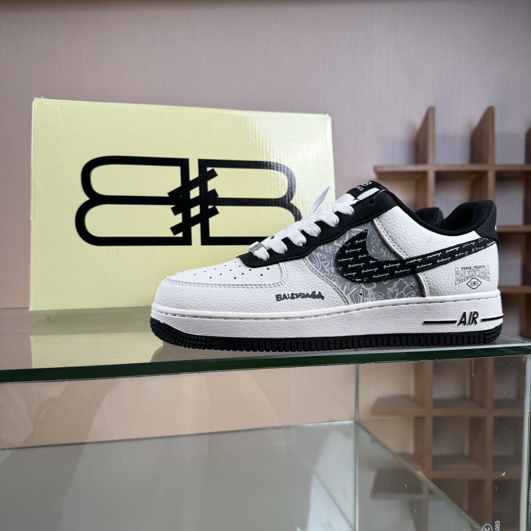 260 Nike Air Force 1'07 Low 巴黎世家联名 米白黑钩印刷 空军一号低帮休闲板鞋 XD2588-611