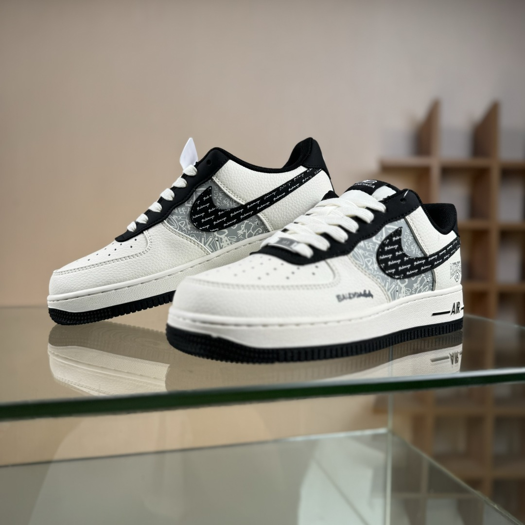 260 Nike Air Force 1'07 Low 巴黎世家联名 米白黑钩印刷 空军一号低帮休闲板鞋 XD2588-611