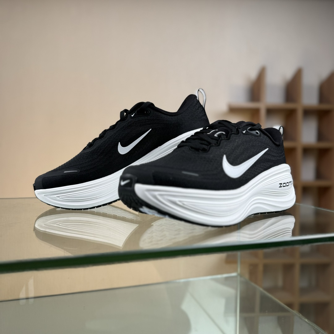 J版 Nike Air Zoom Vomero Plus 耐克网面厚底气垫跑鞋 HV8150-002-Top High Quatity Cheap Sneakers Fashion Clothing Clothes Bags handbags Shoes of all Brand wholesale With The best Quality And Beautiful Price from China Factory Chinese suppliers wholesaler seller J版 Nike Air Zoom Vomero Plus 耐克网面厚底气垫跑鞋 HV8150-002