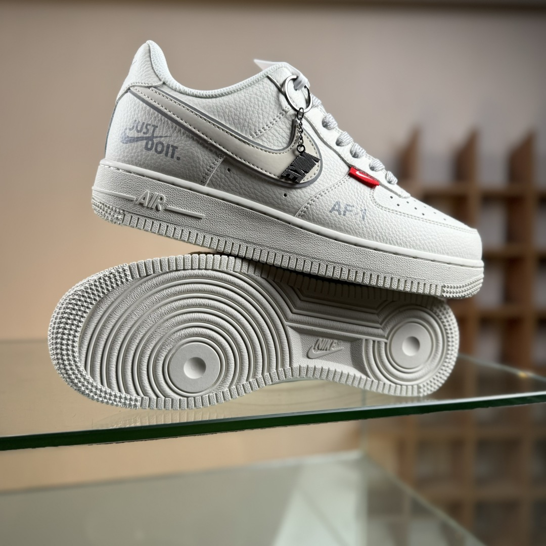 Nike Air Force 1'07 Low 红标 空军一号低帮休闲板鞋 CS5288-043 Nike Air Force 1'07 Low 红标 空军一号低帮休闲板鞋 CS5288-043