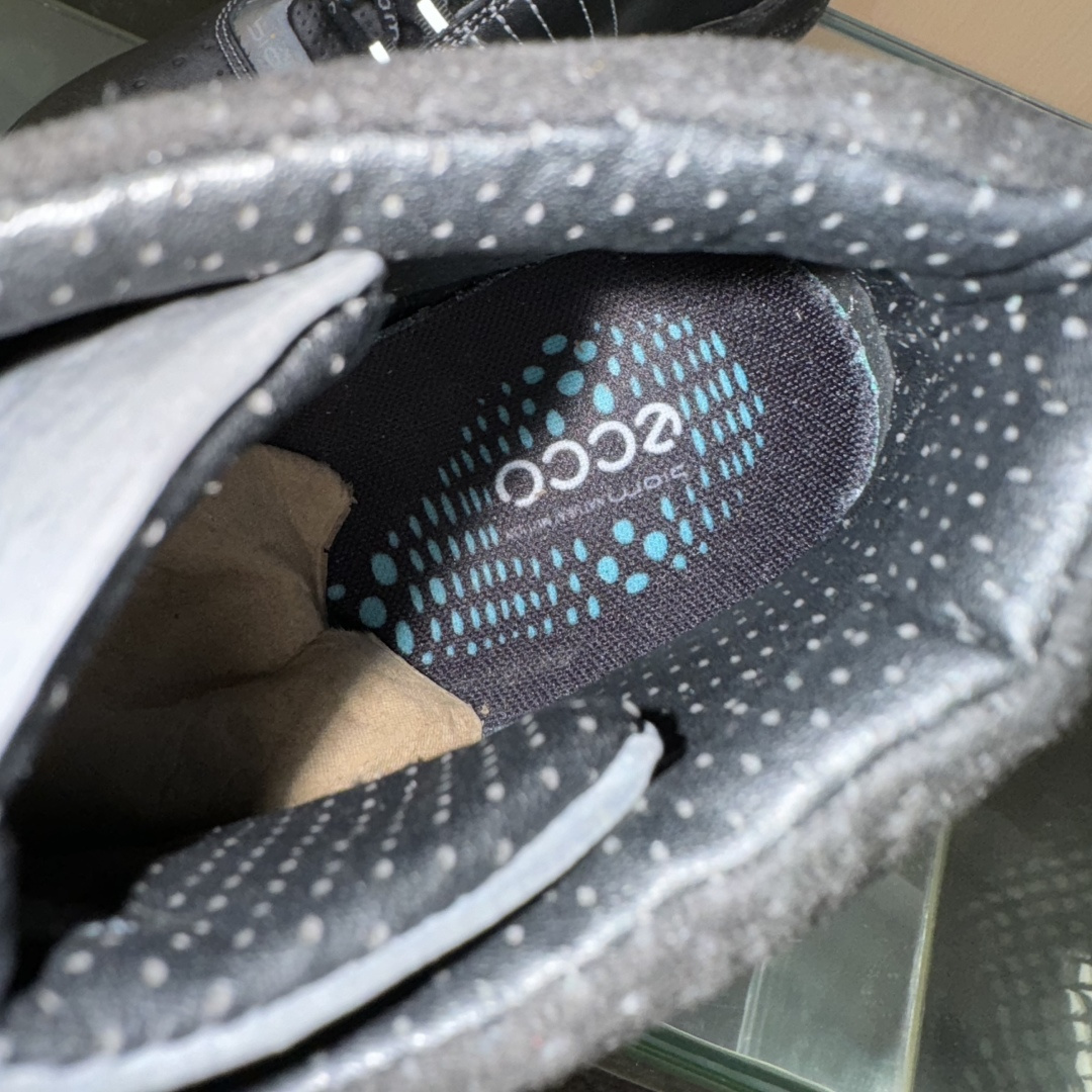 320 Ecco 爱步高帮 大经典 采用现代工艺品质融合 精选小牛皮面料 百搭休闲老爹鞋