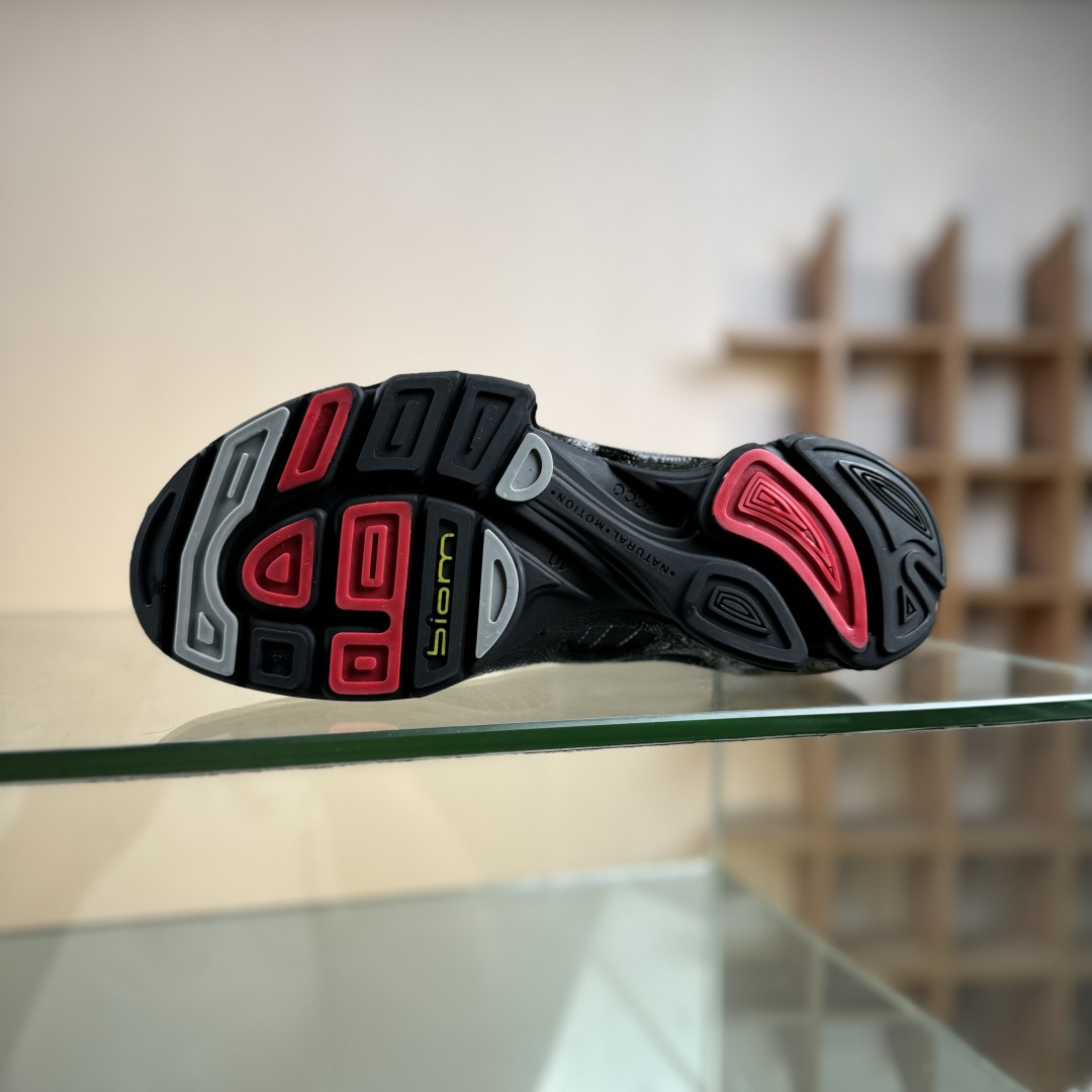 320 Ecco 爱步高帮 大经典 采用现代工艺品质融合 精选小牛皮面料 百搭休闲老爹鞋