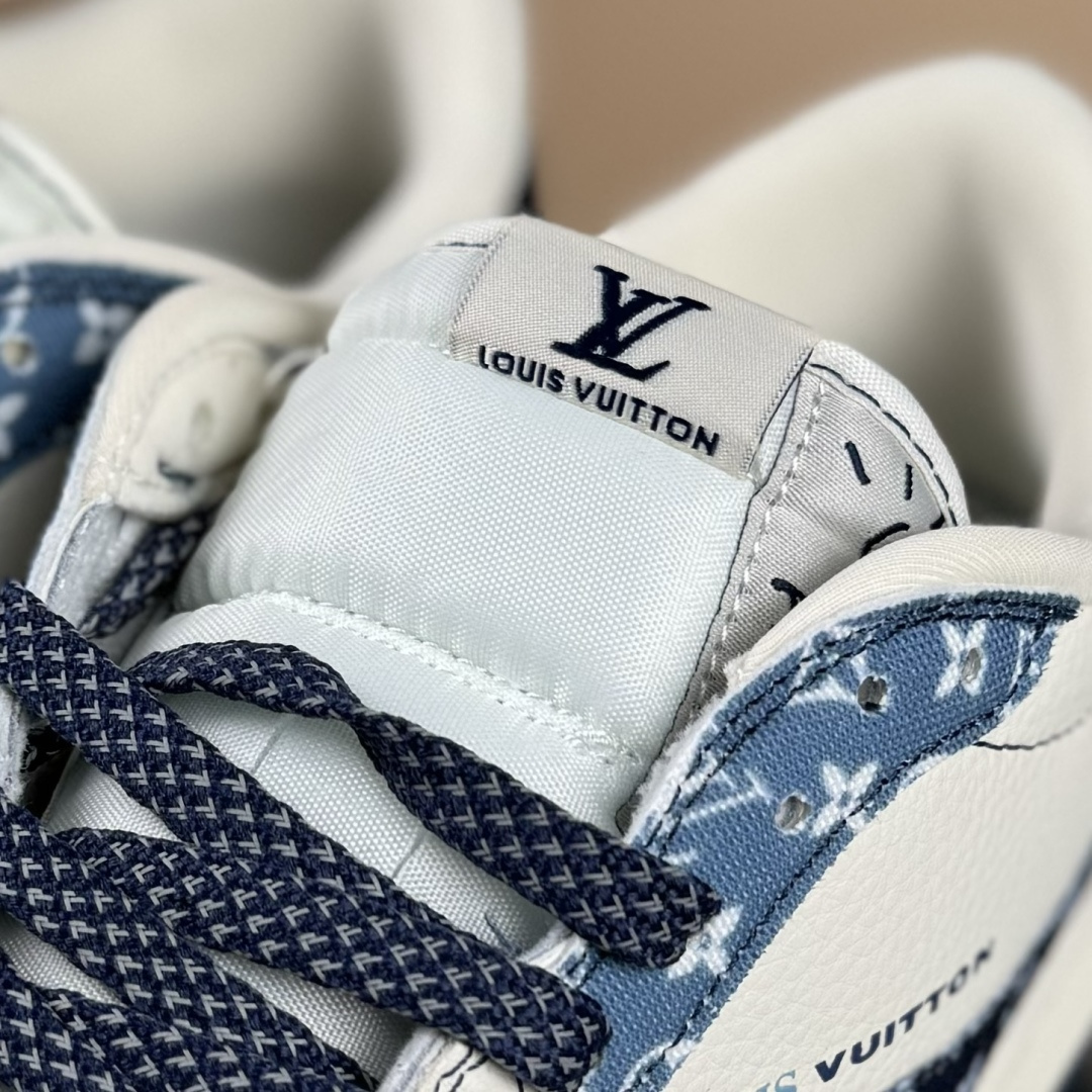 Travis Scott x Fragment Design x Jordan Air Jordan 1 Low SP “路易威登联名------水洗牛仔蓝印花” 高端定制 倒钩三方联名低帮篮球鞋 XD1979-002 Travis Scott x Fragment Design x Jordan Air Jordan 1 Low SP “路易威登联名------水洗牛仔蓝印花” 高端定制 倒钩三方联名低帮篮球鞋 XD1979-002