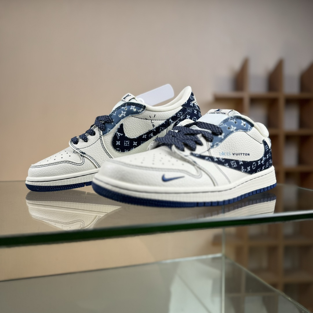 Travis Scott x Fragment Design x Jordan Air Jordan 1 Low SP “路易威登联名------水洗牛仔蓝印花” 高端定制 倒钩三方联名低帮篮球鞋 XD1979-002 Travis Scott x Fragment Design x Jordan Air Jordan 1 Low SP “路易威登联名------水洗牛仔蓝印花” 高端定制 倒钩三方联名低帮篮球鞋 XD1979-002