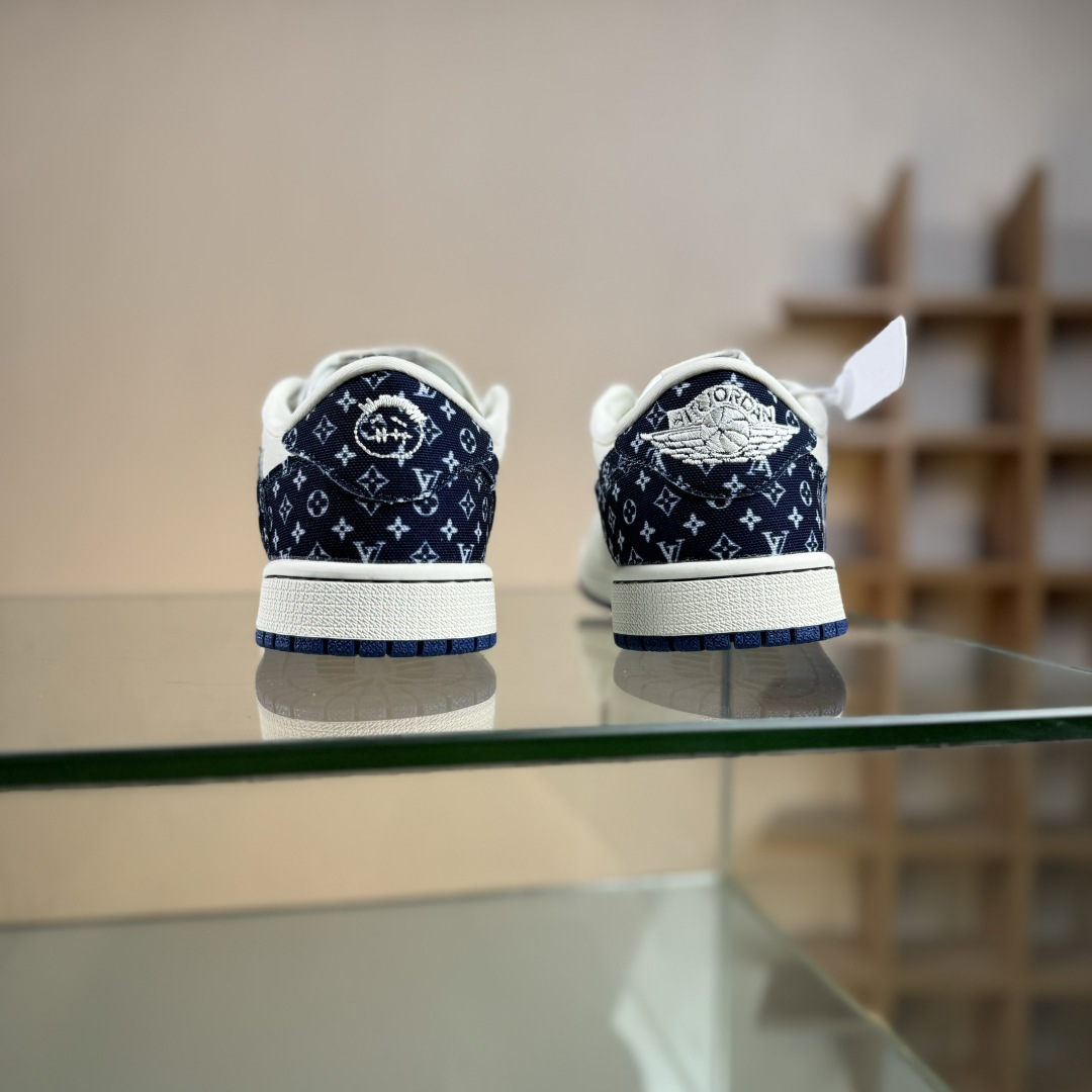 Travis Scott x Fragment Design x Jordan Air Jordan 1 Low SP “路易威登联名------水洗牛仔蓝印花” 高端定制 倒钩三方联名低帮篮球鞋 XD1979-002 Travis Scott x Fragment Design x Jordan Air Jordan 1 Low SP “路易威登联名------水洗牛仔蓝印花” 高端定制 倒钩三方联名低帮篮球鞋 XD1979-002